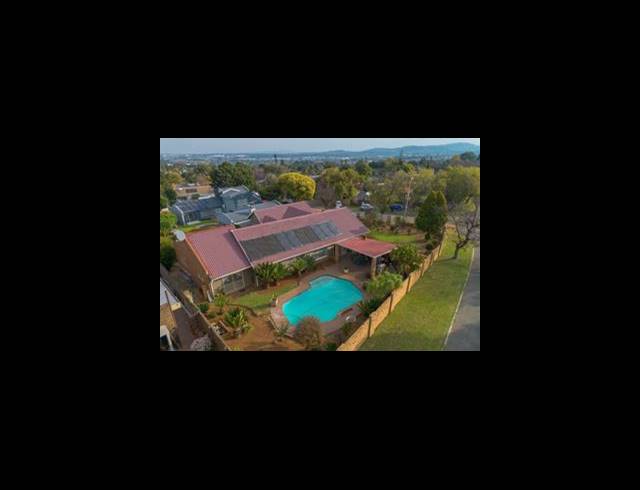 4 BEDROOM HOUSE FOR SALE IN ALBEMARLE EXT 2